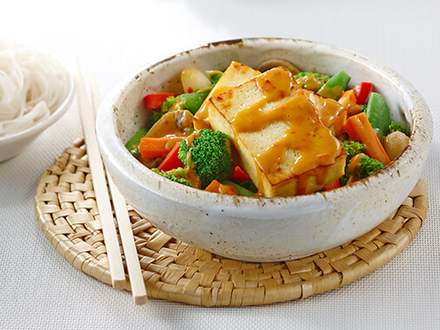 Tofu croustillant, sauce aux arachides