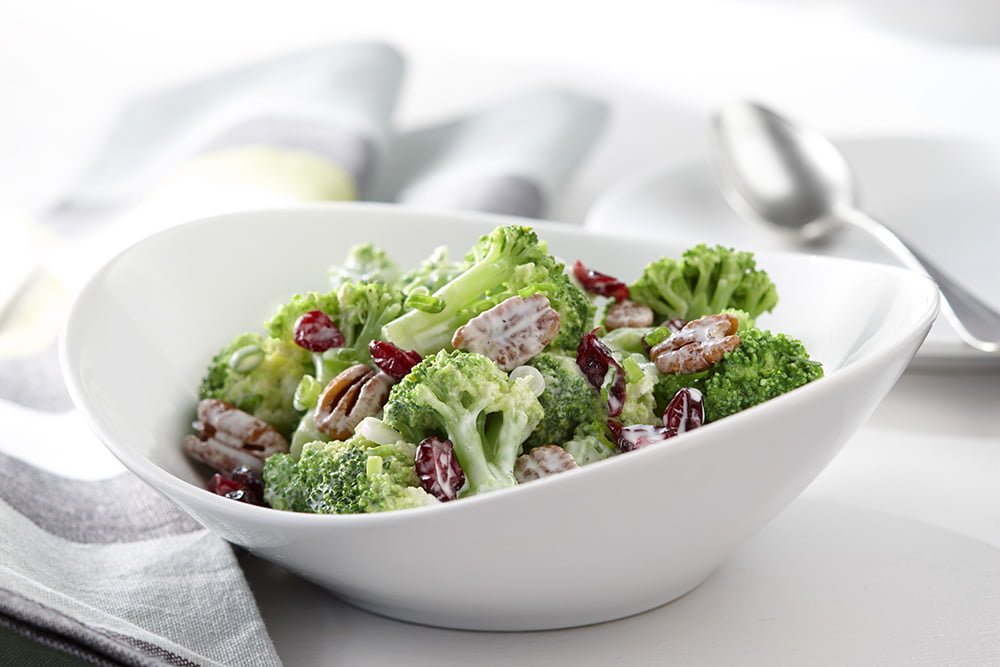 Creamy broccoli salad