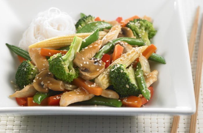 Chicken and vegetables stir-fry