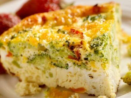 Broccoli and sun dried tomatoes frittata