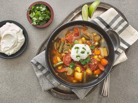 Soupe aux légumes, lentilles et chorizo