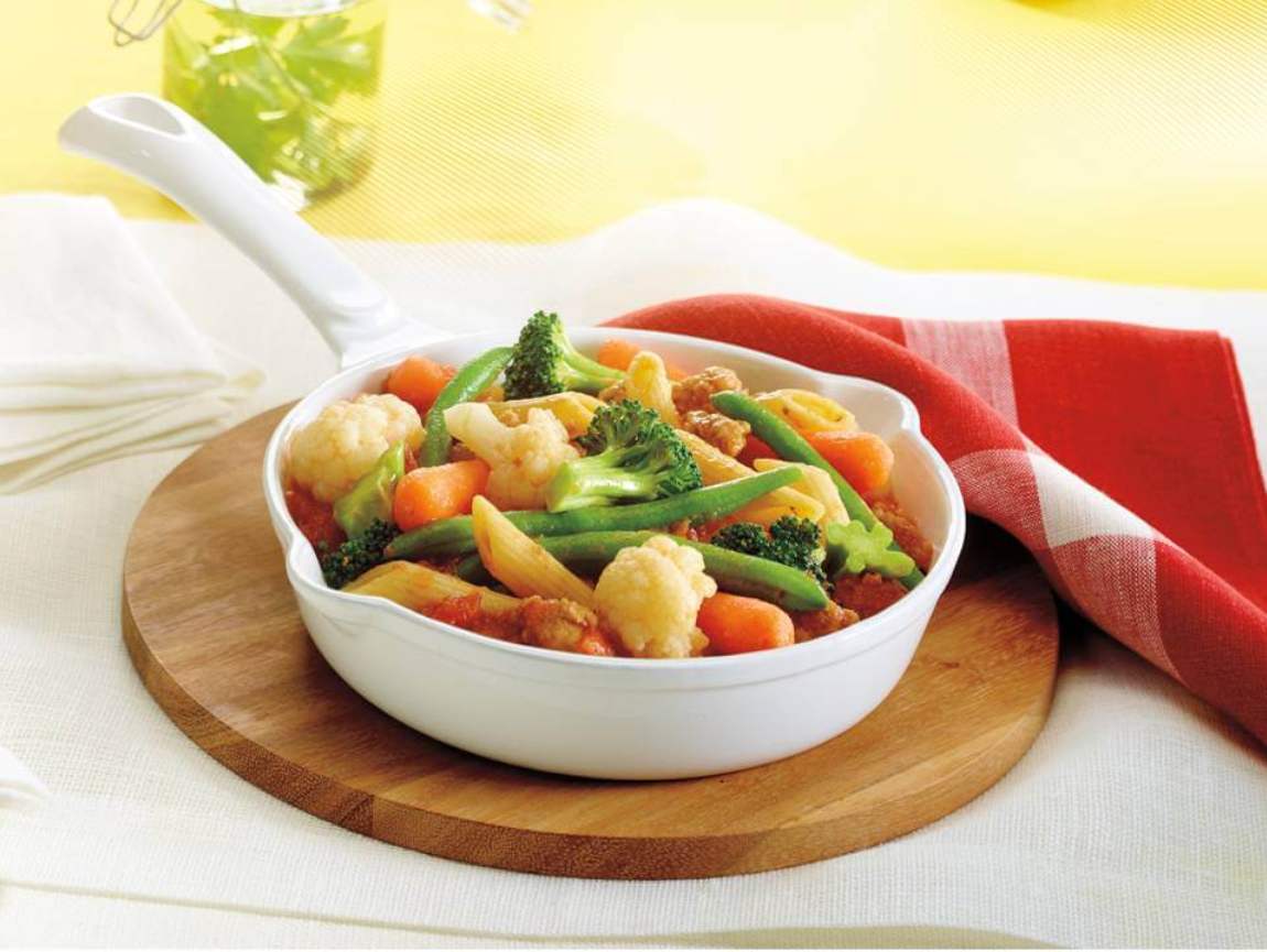 Casserole de pâte et de saucisses aux légumes