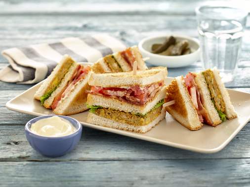Club sandwich avec galette végétarienne