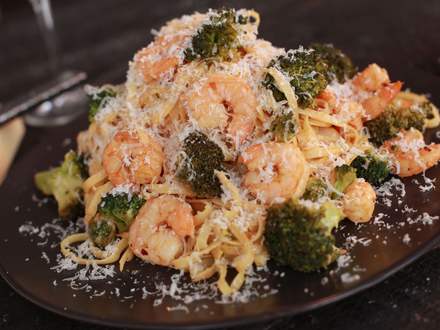 Linguine with spicy garlic shrimp and broccoli, signed Max L'Affamé