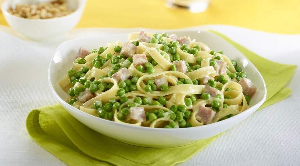 Fettuccine Alfredo with ham and peas | Arctic Gardens