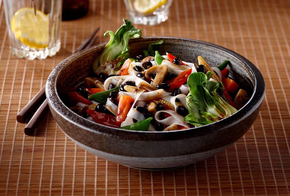 Noodles with vegetables and black beans | Arctic Gardens