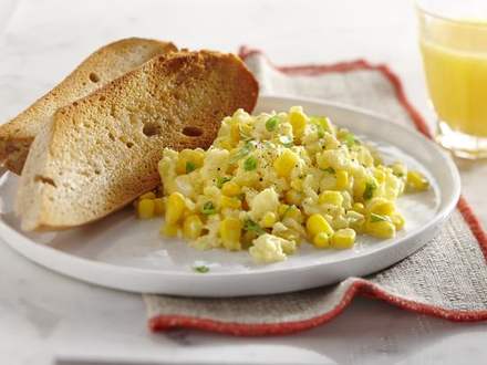 Oeufs brouillés au maïs super sucré