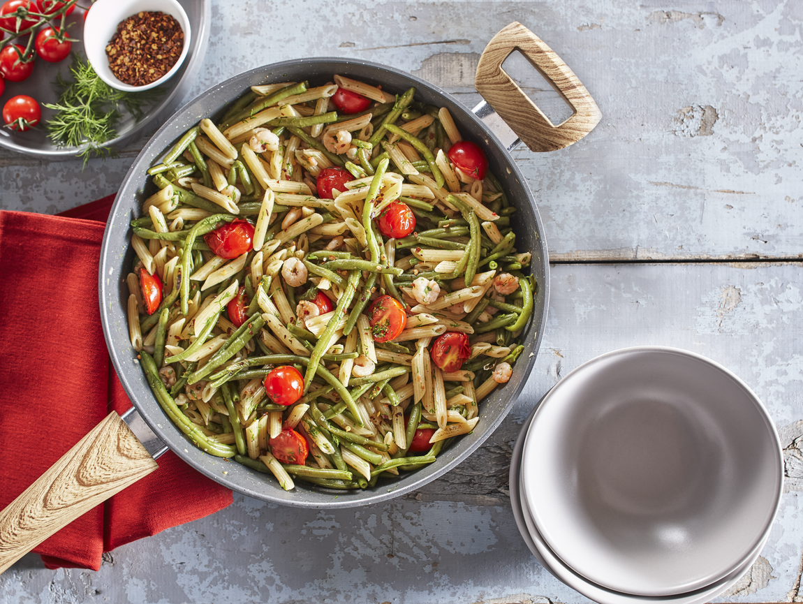 Penne with green beans and shrimps