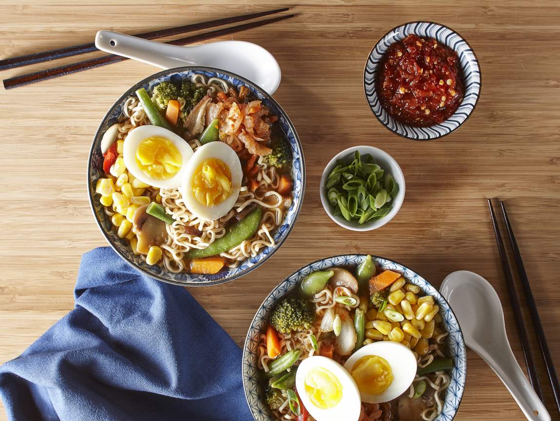 Ramen aux légumes, bouillon épicé au miso et à la lime