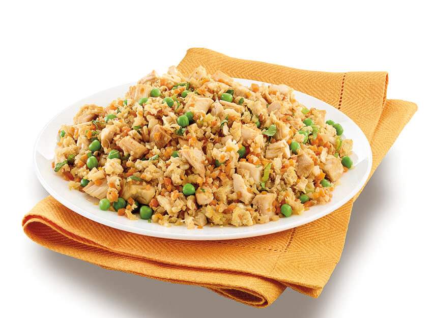 Riced cauliflower stir-fry with chicken and vegetables