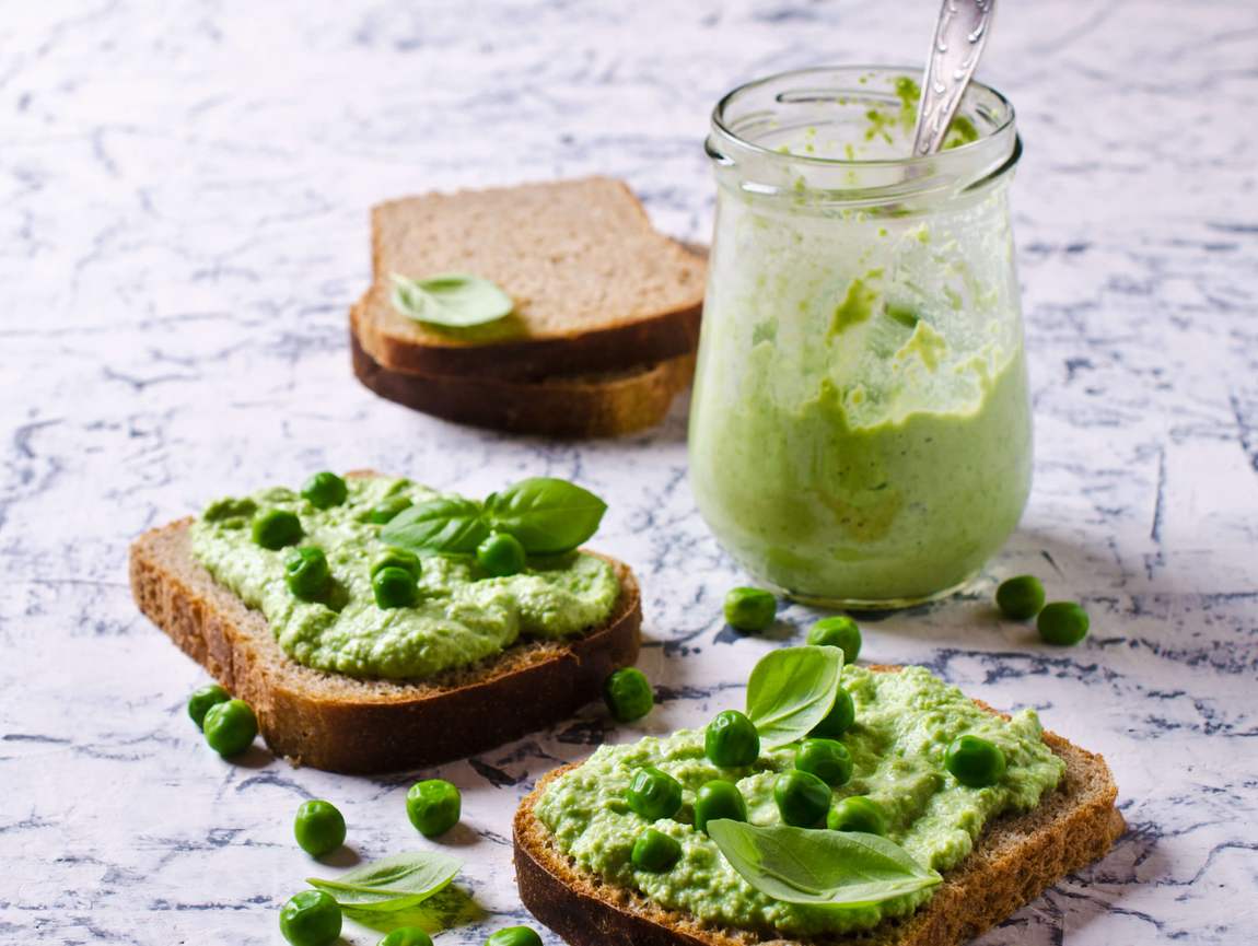 Tartinade de petits pois au fromage à la crème et saumon fumé